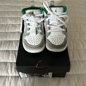 JORDAN 1 MID